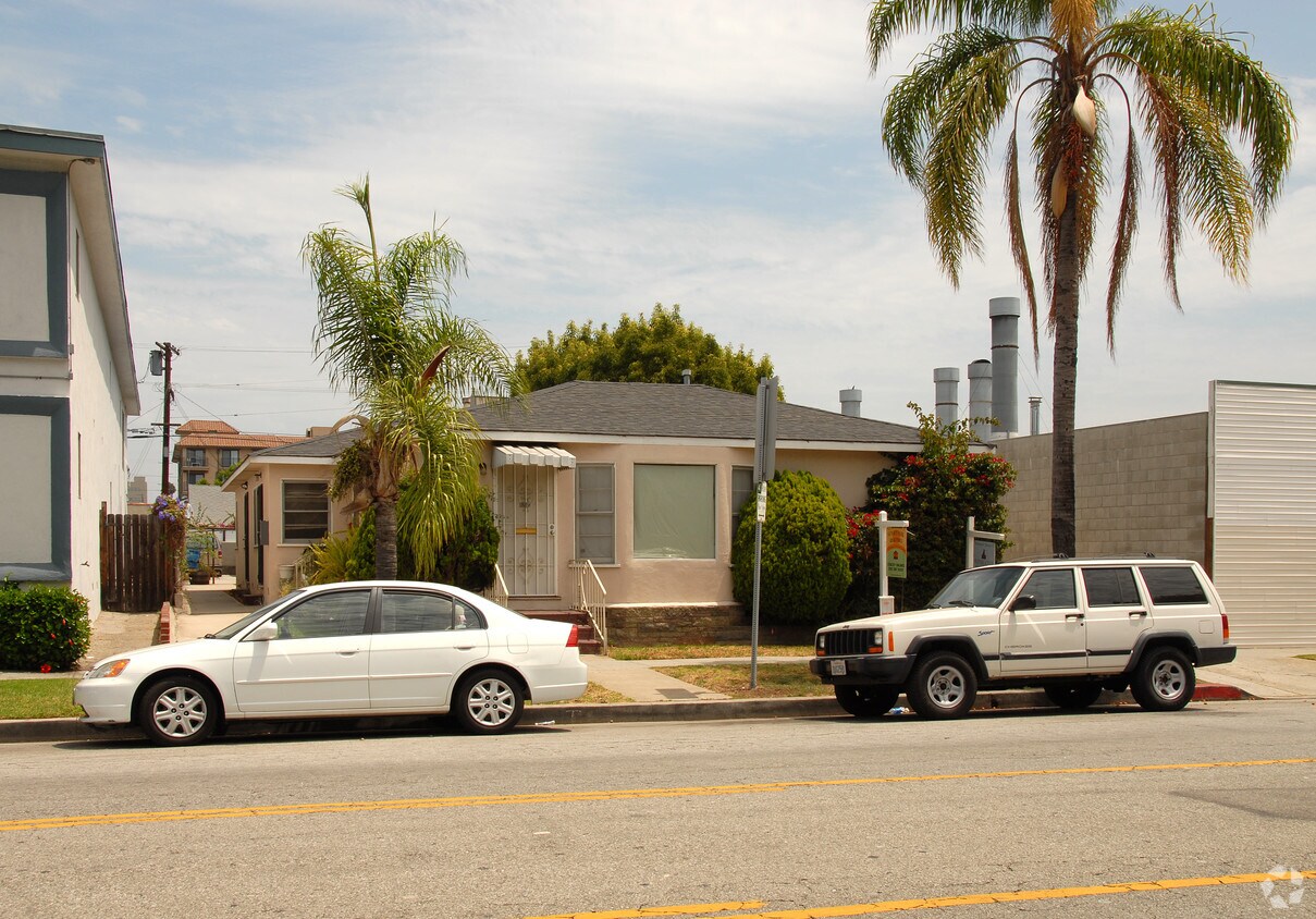 Building Photo - 3844 Motor Ave