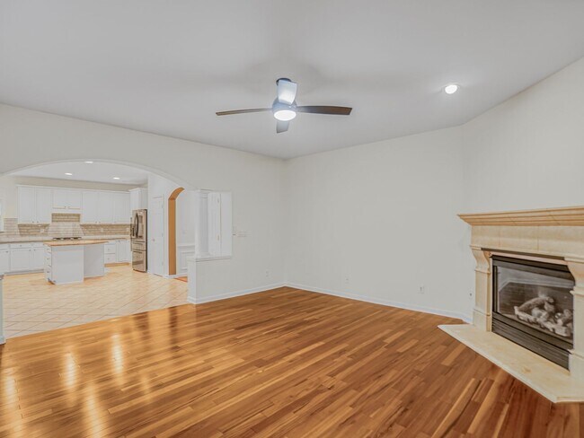 Building Photo - 4 Bedroom Single Family Home in Lithia Spr...