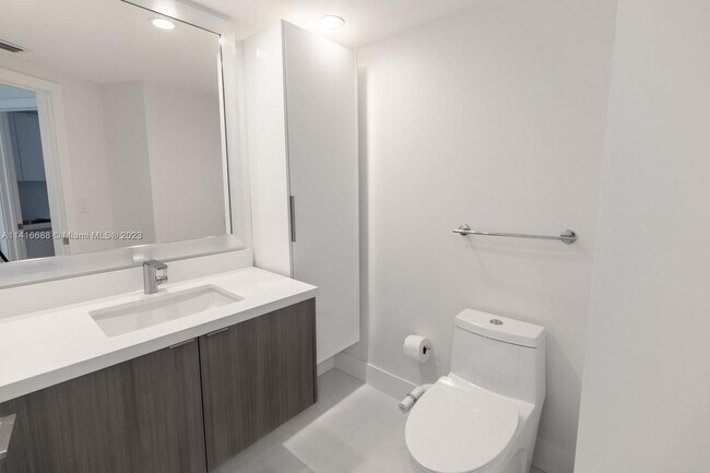 Building Photo - 2127 Brickell Ave