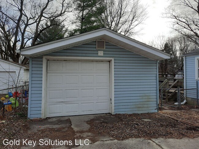 Foto del edificio - 3 br, 1 bath House - 2407 E 9th St