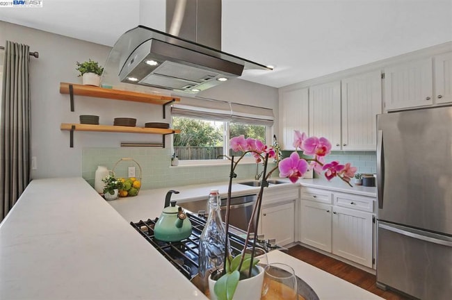 Foto del edificio - 4833 Primrose Ln