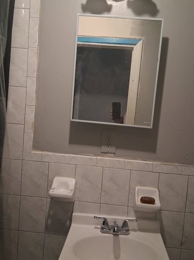 Foto del edificio - 696 Georgia Ave