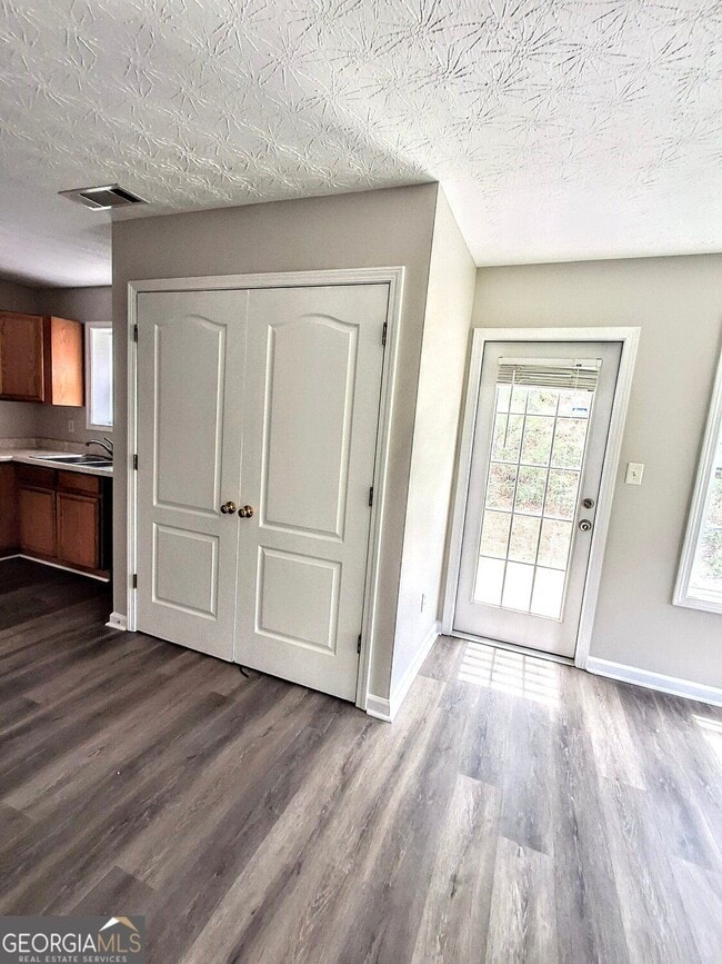 Foto del edificio - 6909 Malvern Ct