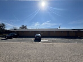 Building Photo - 806 Safady Ave