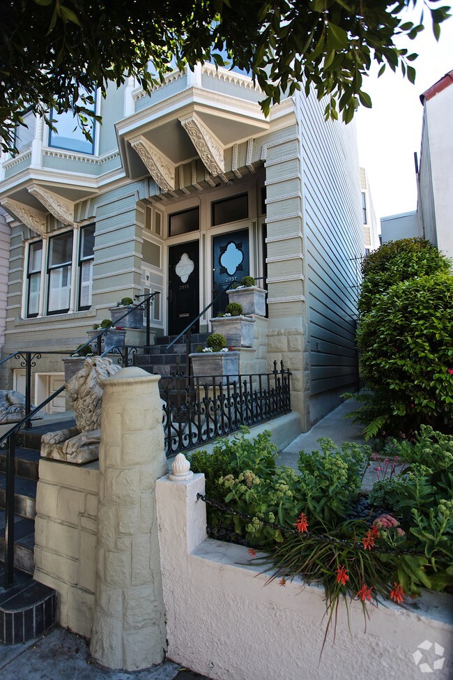 Building Photo - 2935 Sacramento St