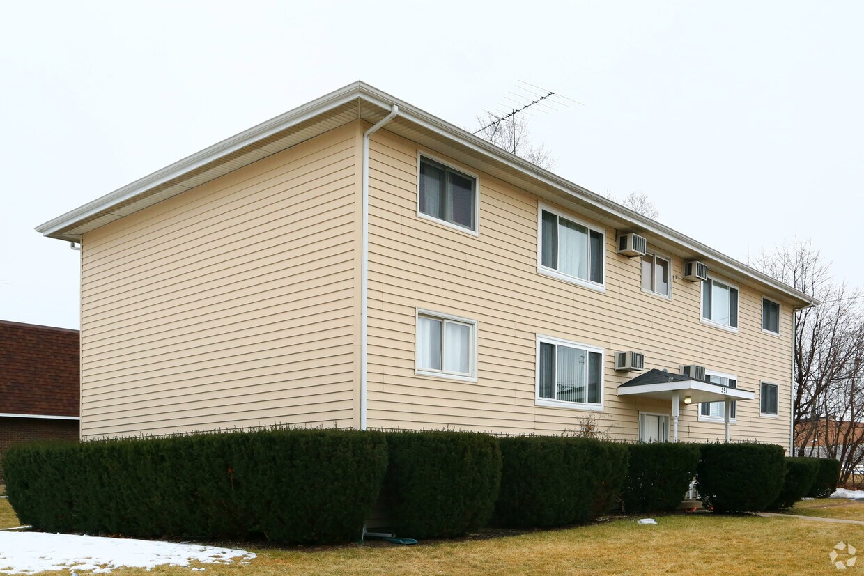 Building Photo - 591 Hiawatha Dr