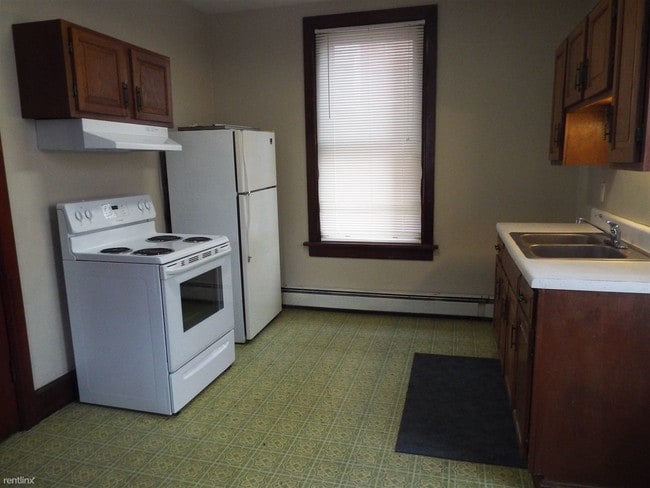 Building Photo - 2 br, 1 bath Apartment - 25 E High St # 101