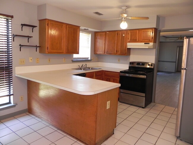 Building Photo - 3633 Castle Ridge Rd