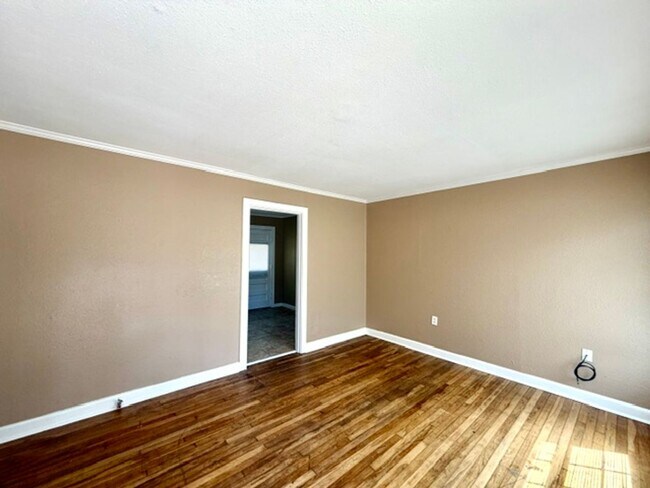 Building Photo - 3113 Wenz Ave