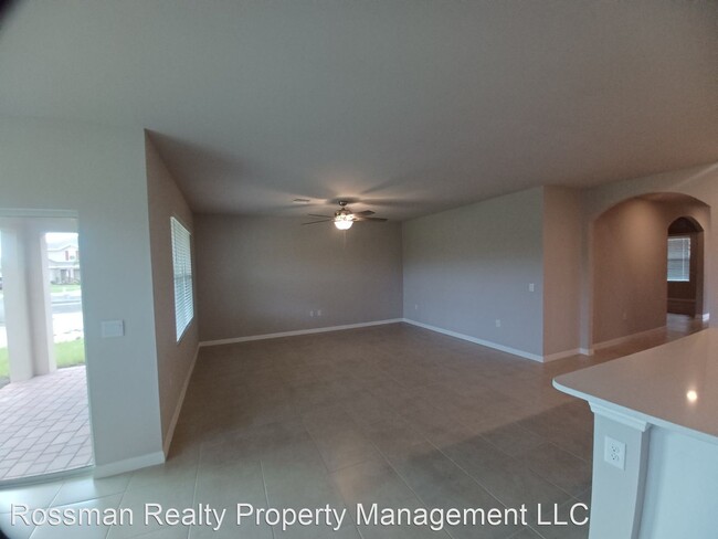 Building Photo - 3 br, 2 bath House - 2549 Village of Entra...