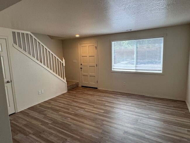 Building Photo - 2 BEDROOM TOWNHOME IN PHOENIX