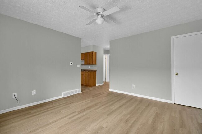 Building Photo - 1731-1731 Elaine Rd