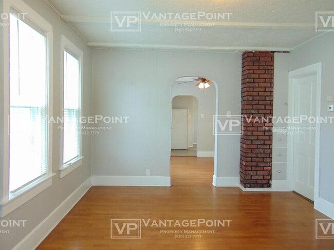 Building Photo - 993 Velp Ave
