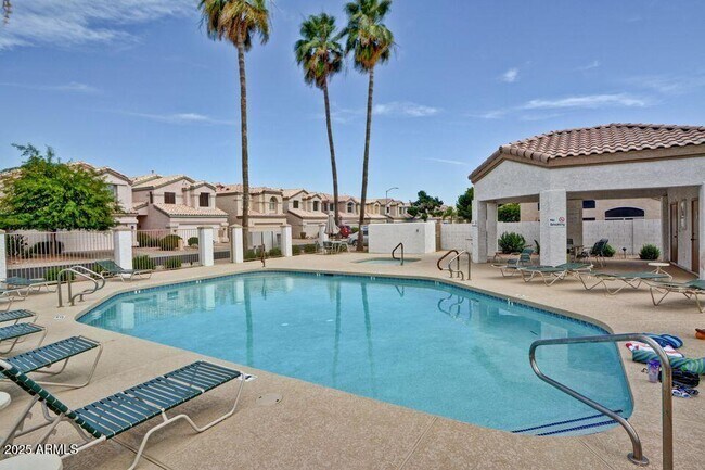 Foto del edificio - 3438 E Rockwood Dr