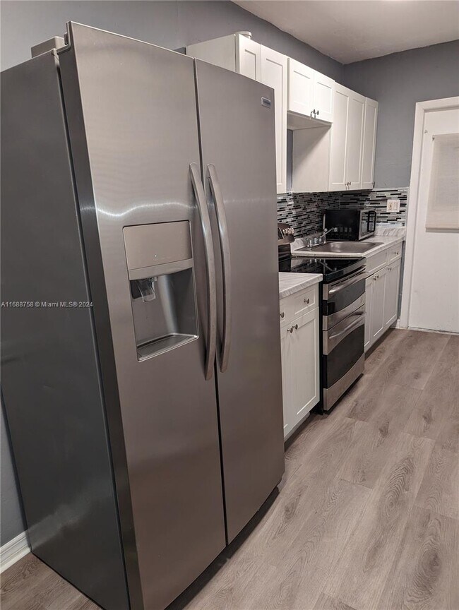 Foto del edificio - 7735 Hawthorne Ave