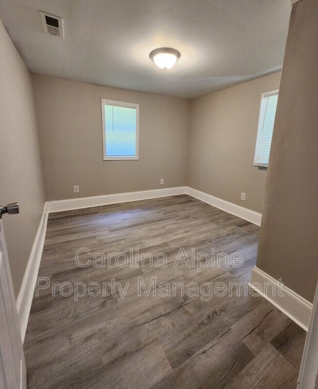 Photo - 509 E Holly St House