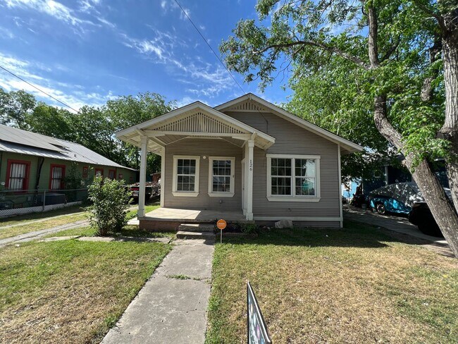 Foto del edificio - Adorable 3 bedroom 2 bath Downtown