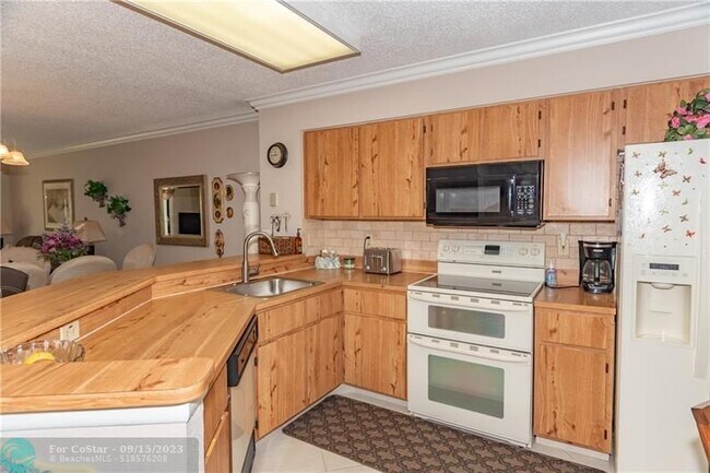 Building Photo - 2232 N Cypress Bend Dr