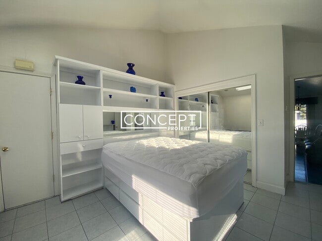 Building Photo - 79 Harvey St