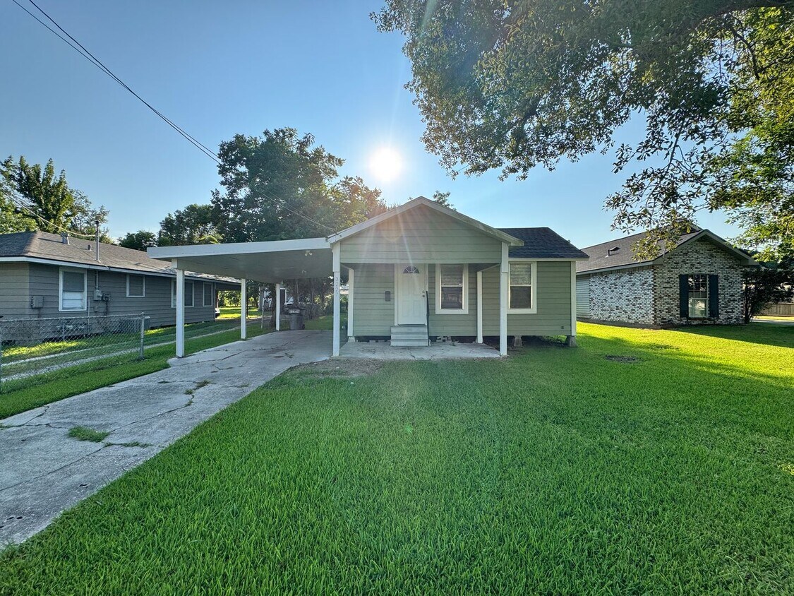 Foto principal - 3227 Burton St
