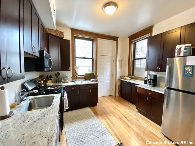 Foto del edificio - 810 W Webster Ave
