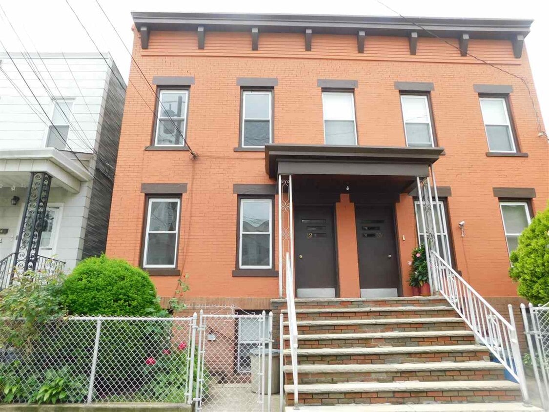 Primary Photo - 12 E 15th St