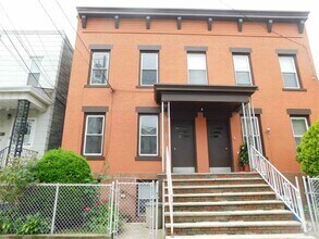 Building Photo - 12 E 15th St