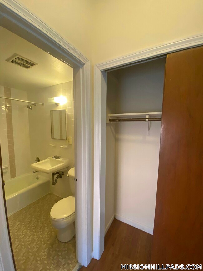 Foto del edificio - 74 S Huntington Ave