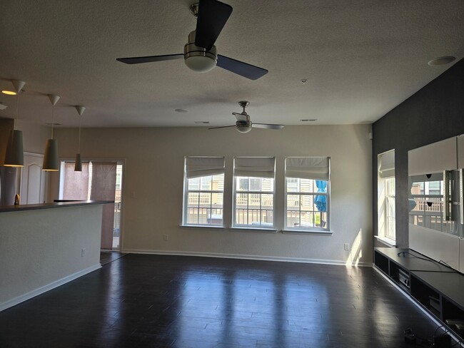 Building Photo - 228 Larimar Ave
