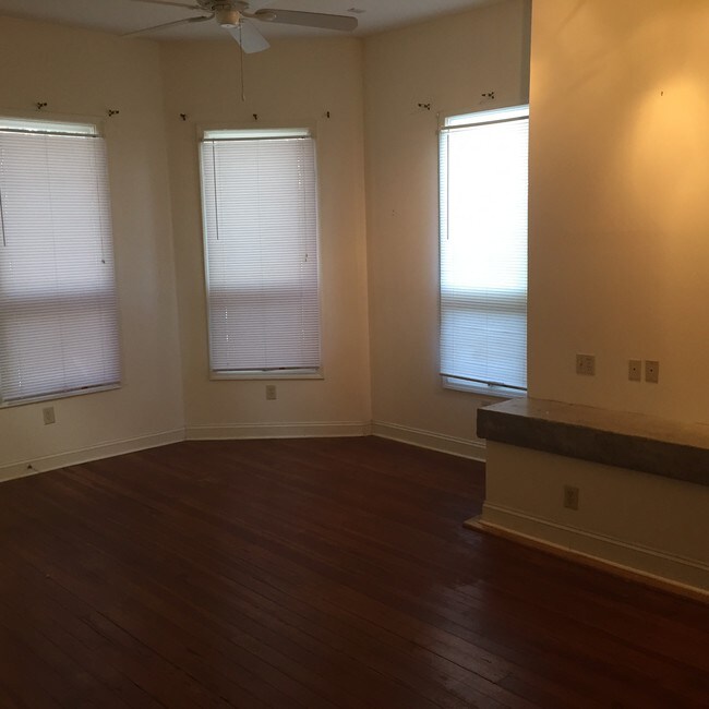 Foto del edificio - 413 E 38th St