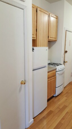 Building Photo - 338 E 5th St