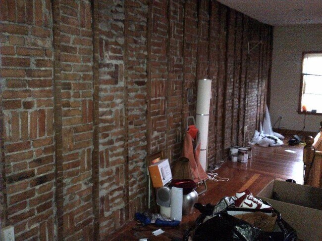 Images are representative samples of the advertised unit. Actual units shown during tours may differ - 31 Delle Ave