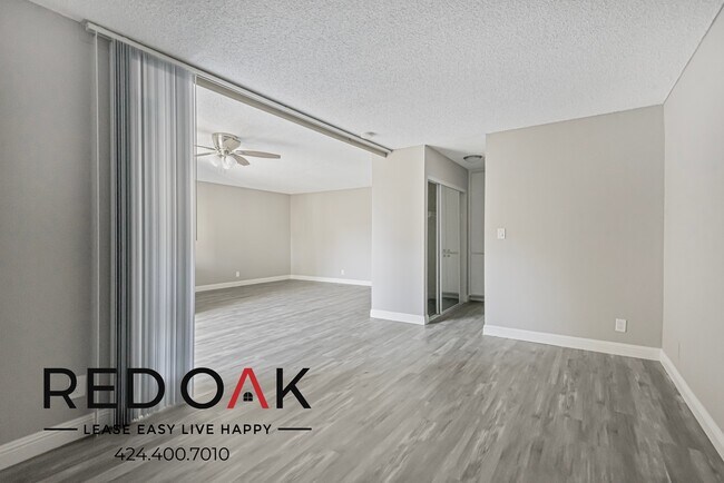 Foto del edificio - 8614 Woodley Ave