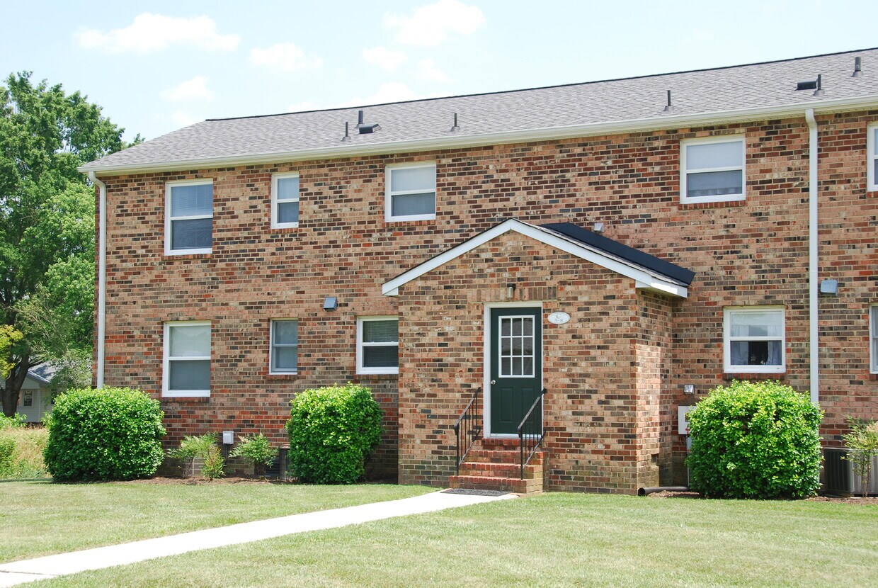 Colonial Square Apartments Apartments in Aylett, VA
