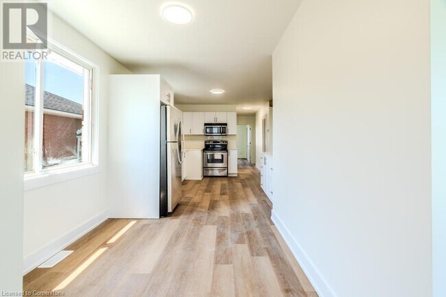 Photo du bâtiment - 1614 Victoria Ave
