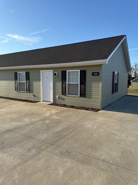 Building Photo - 148 School Side Dr