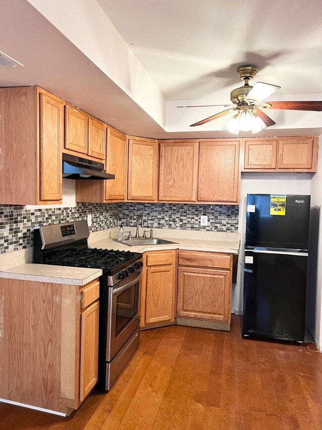 Building Photo - 35 Chesterfield Ln