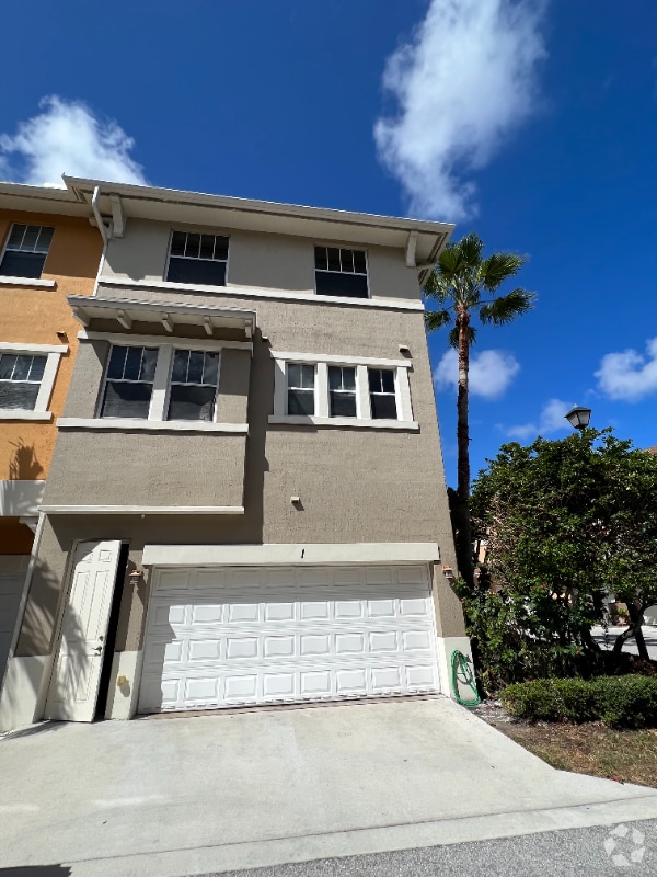 Building Photo - 441 Amador Ln