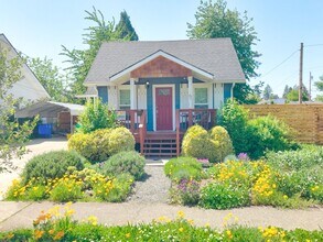 Building Photo - 4303 SE 76th Ave
