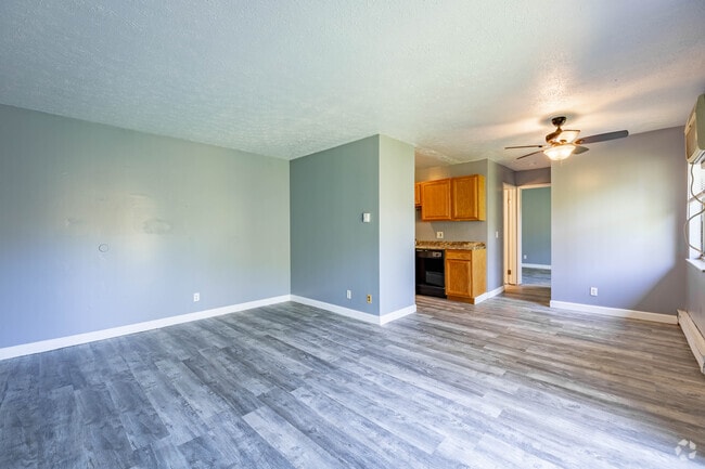 1BR, 1BA - 700SF - Living Room - Green Valley Apartments