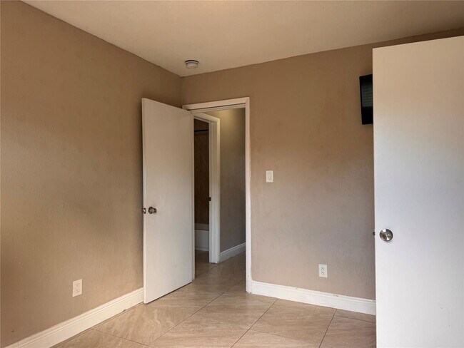 Building Photo - 2721 NW 1st St