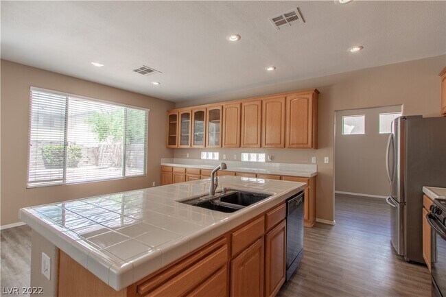 Building Photo - 1327 Cadence St