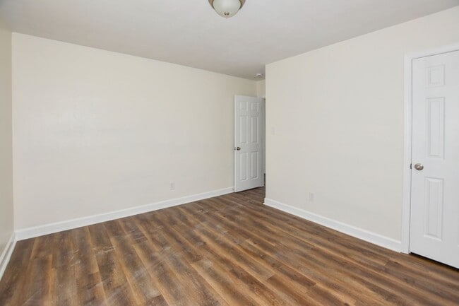 Building Photo - 936-938 Schumann Dr