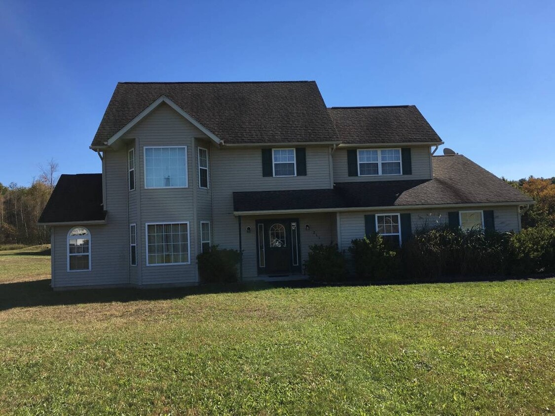 211 Terrace Dr, Saylorsburg, PA 18353 House Rental in Saylorsburg, PA