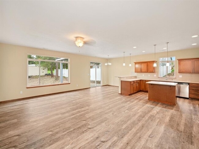 Building Photo - ***COMING SOON 11/2025*** Welcome Home to this 3 bedroom 2 bath