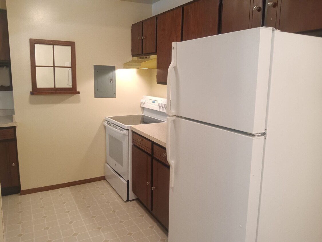 Primary Photo - 2 Bedroom 1.5 bathroom condo