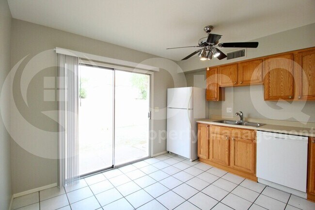 Foto del edificio - 1912 E Intrepid Ave