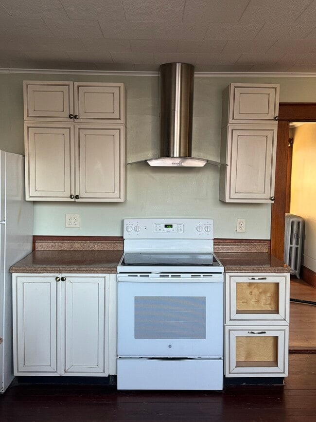 Kitchen view 2 - 3 Howard St