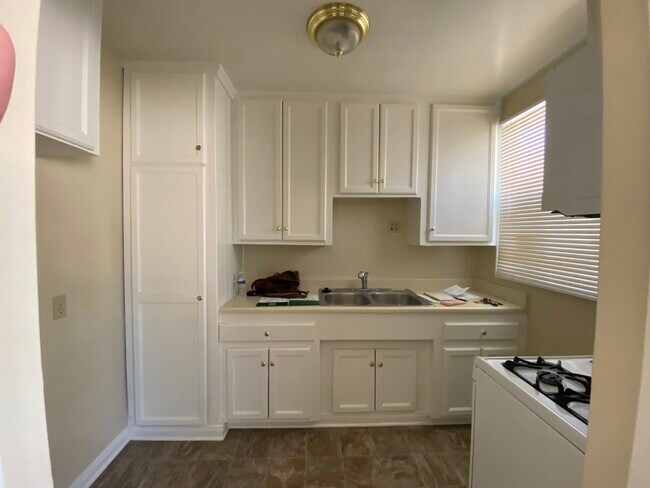 Cocina - 125-127 N Kenwood St