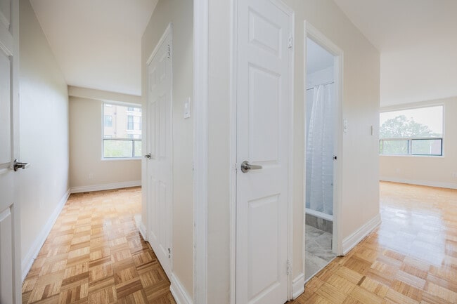 Building Photo - Gail Manor